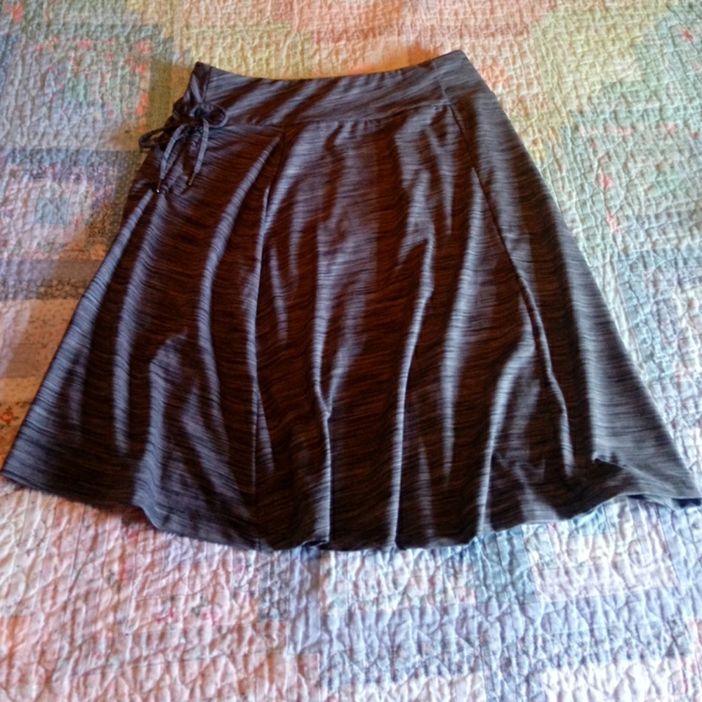 Casual gray skirt